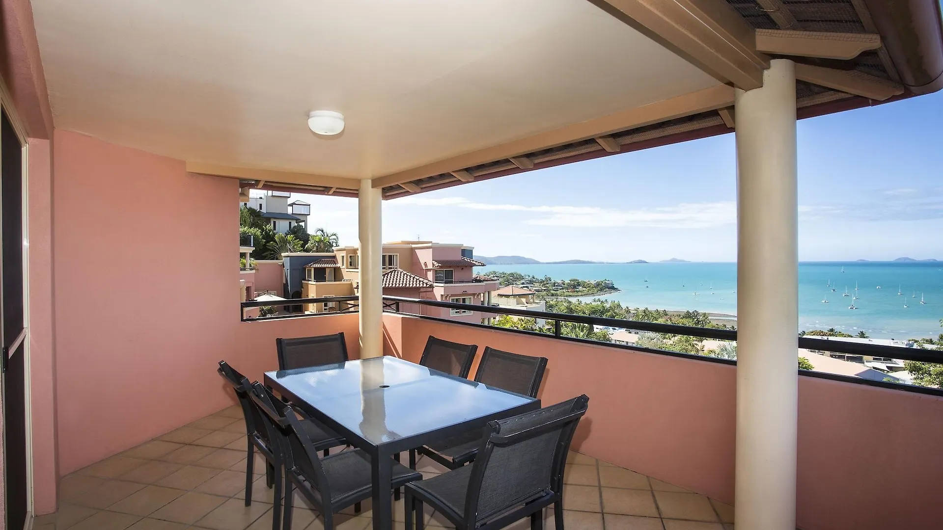 Martinique Whitsunday Resort Airlie Beach 4*,  Australia