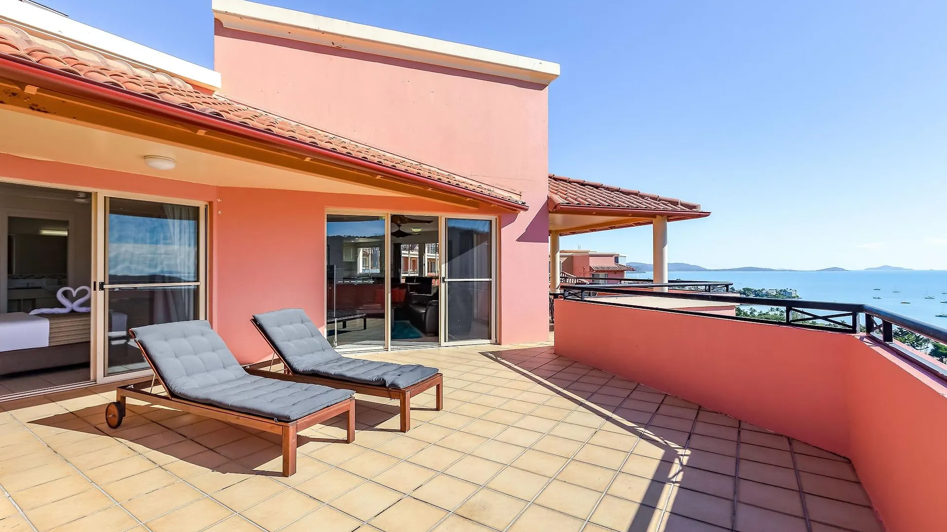 Martinique Whitsunday Resort Airlie Beach 4*,