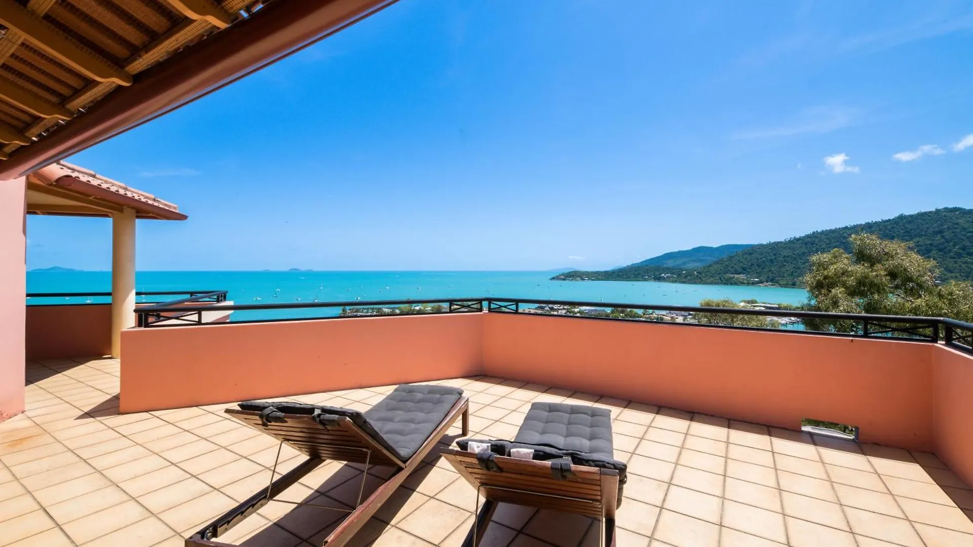 Martinique Whitsunday Resort Airlie Beach 4*,