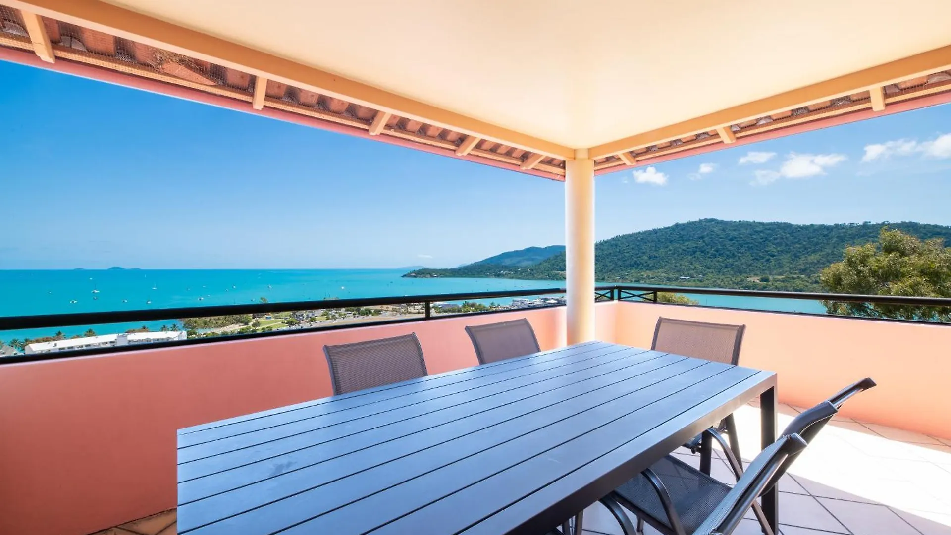 Martinique Whitsunday Resort Airlie Beach 4*,  Australia